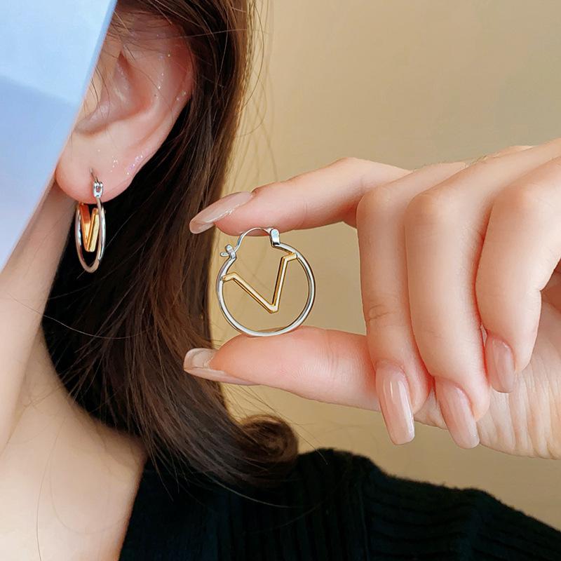 Серьги-кисточки «Серебряная игла» - Модные длинные висячие серьги в изысканном стиле
Серьги-кисточки «Серебряная игла» - Модные длинные висячие серьги в изысканном стиле