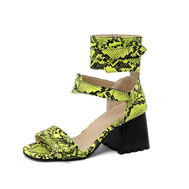 Новый летний дизайн, женские крутые полые ботинки с заклепками, разноцветные ботинки «Челси» на массивном каблуке, сандалии для девочек, женская обувь 43
Новый летний дизайн, женские крутые полые ботинки с заклепками, разноцветные ботинки «Челси» на массивном каблуке, сандалии для девочек, женская обувь 43