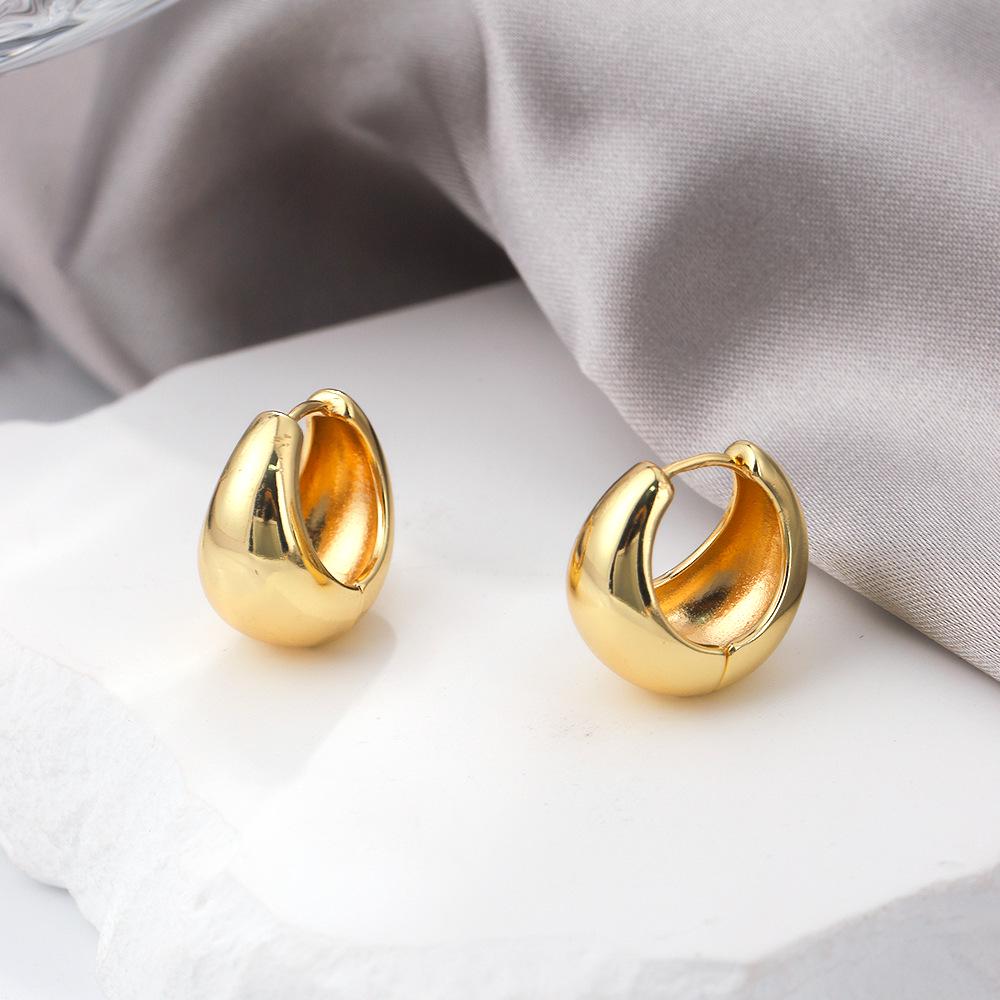 French Retro High-End Ear Cuffs: Women s Versatile Hoop Fashion Circle Earrings for Square and Round Faces
French Retro High-End Ear Cuffs: Women s Versatile Hoop Fashion Circle Earrings for Square and Round Faces