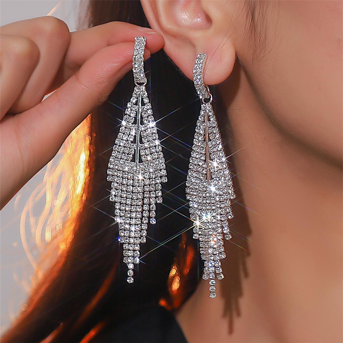 Women s long earrings full of diamonds and tassels, high-end luxury stud earrings
Women s long earrings full of diamonds and tassels, high-end luxury stud earrings
