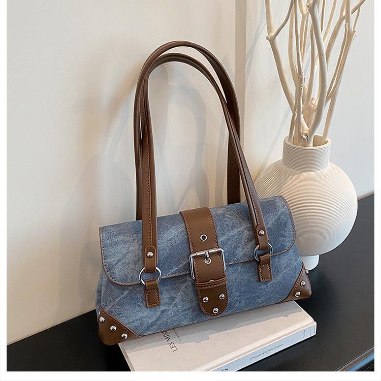 Square lock button underarm bag women s 2025 new fashion Korean version of foreign style texture simple women s shoulder bag синий
Square lock button underarm bag women s 2025 new fashion Korean version of foreign style texture simple women s shoulder bag синий