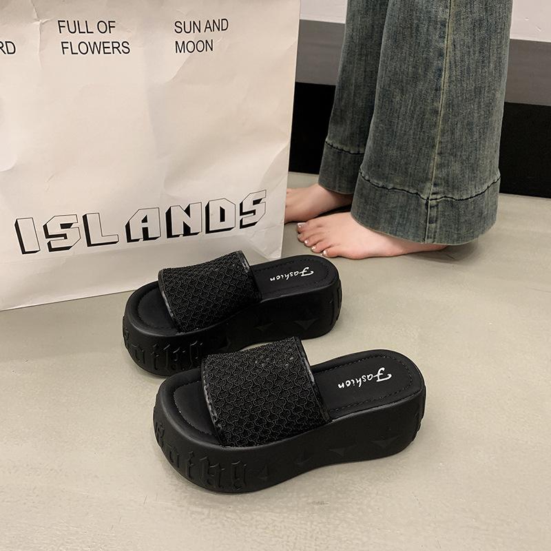 Thick-soled slippers for women s wear, new summer sequins, one-word drag, slope heel, muffin, cool slippers, increased height by cm 34 чёрный
Thick-soled slippers for women s wear, new summer sequins, one-word drag, slope heel, muffin, cool slippers, increased height by cm 34 чёрный