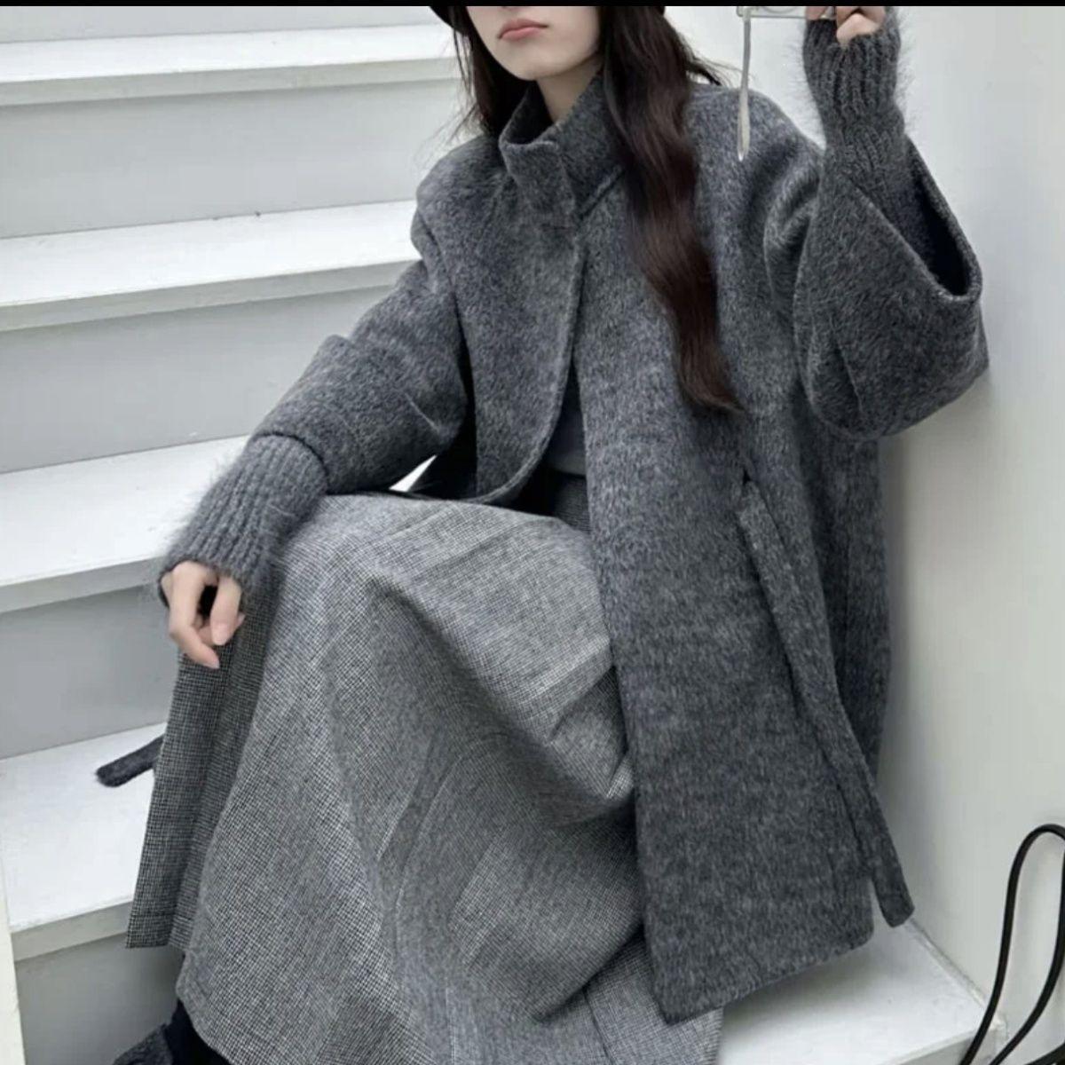 Autumn/Winter 2025 Heather Gray Wool Tie-Waist Stand Collar Mid-Length Coat Small 80-120
Autumn/Winter 2025 Heather Gray Wool Tie-Waist Stand Collar Mid-Length Coat Small 80-120