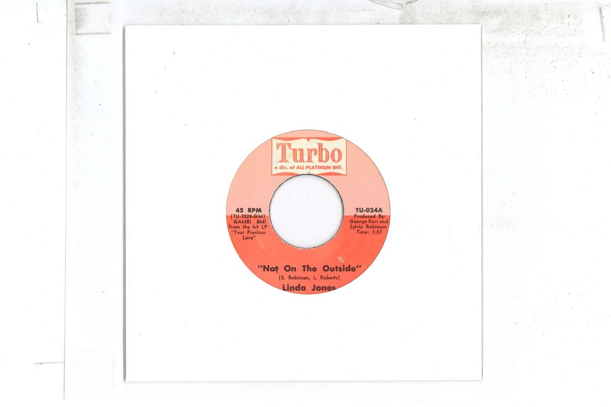 7inch Record LINDA JONES Not On The Outside Things Ive Be TU024 TURBO 1972 US SoulFunk Used
7inch Record LINDA JONES Not On The Outside Things Ive Be TU024 TURBO 1972 US SoulFunk Used