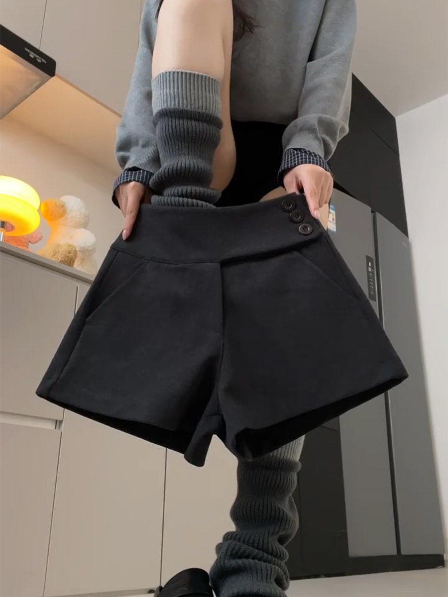 Women s Retro High-Waisted Grey Wool Shorts - Three-Button, Slimming, Versatile Spring Pants for Petite Casual Wear Large чорний
Women s Retro High-Waisted Grey Wool Shorts - Three-Button, Slimming, Versatile Spring Pants for Petite Casual Wear Large чорний