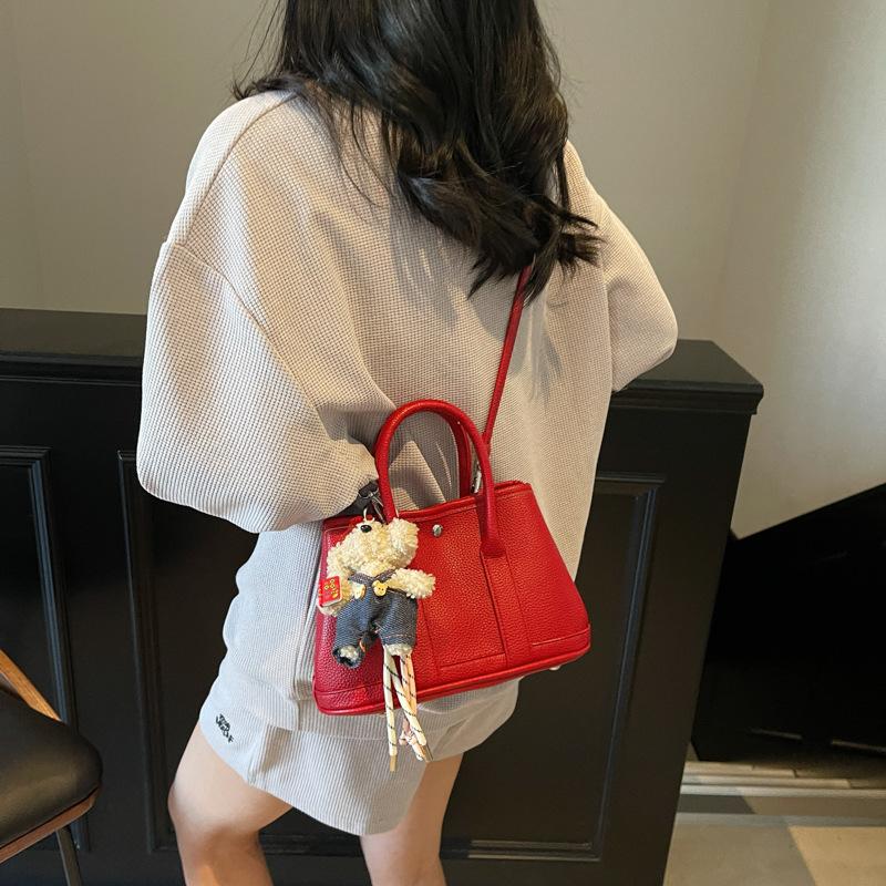 2025 new niche simple leisure commuter portable bucket bag versatile solid color child and mother bag messenger bag bag 25*11*15
2025 new niche simple leisure commuter portable bucket bag versatile solid color child and mother bag messenger bag bag 25*11*15