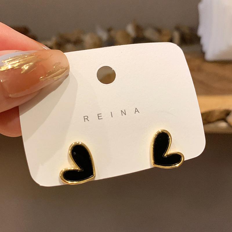 Black Enamel Heart Women Stud Earrings Irregular Lovely Girls Small Earrings Cool Fashion Simple OL Ear Zircon boucle d oreille
Black Enamel Heart Women Stud Earrings Irregular Lovely Girls Small Earrings Cool Fashion Simple OL Ear Zircon boucle d oreille