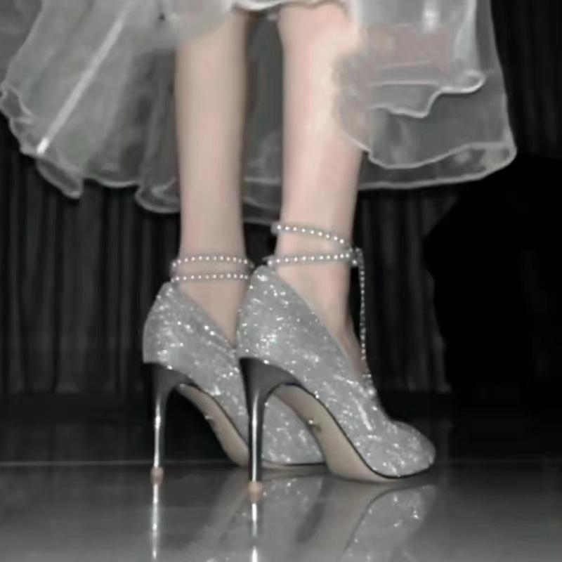 Spring 2025 new niche princess style high heels versatile wedding shoes pointed stiletto high heels children s temperament 34
Spring 2025 new niche princess style high heels versatile wedding shoes pointed stiletto high heels children s temperament 34