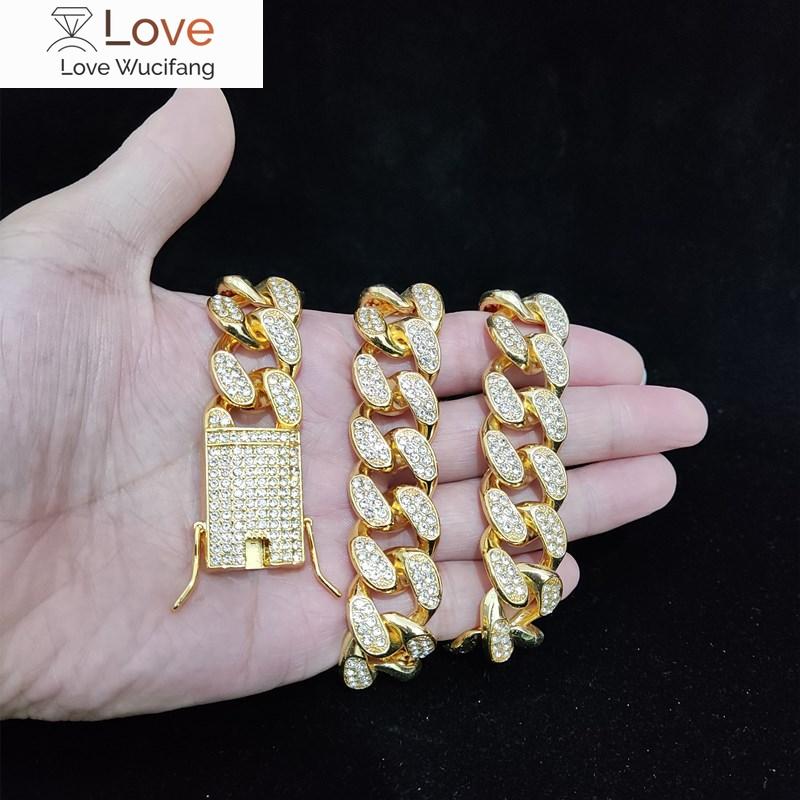 Iced Out Bling Bling Chain ожерелье высокого качества шириной 20 мм Miami Cuban Chain Hiphop ожерелья модные очаровательные ювелирные изделия 20inch Necklace
Iced Out Bling Bling Chain ожерелье высокого качества шириной 20 мм Miami Cuban Chain Hiphop ожерелья модные очаровательные ювелирные изделия 20inch Necklace