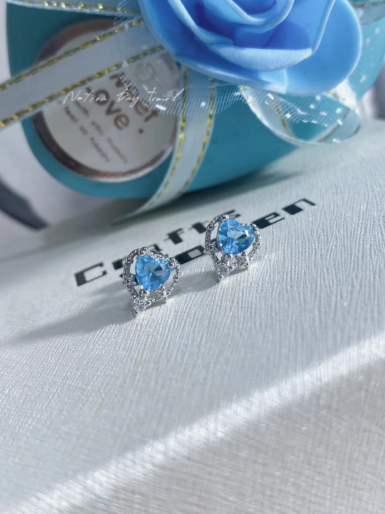 ins French high-end blue zircon stud earrings, love screws, cochlear nails, sleep without removing earbone nails синий
ins French high-end blue zircon stud earrings, love screws, cochlear nails, sleep without removing earbone nails синий