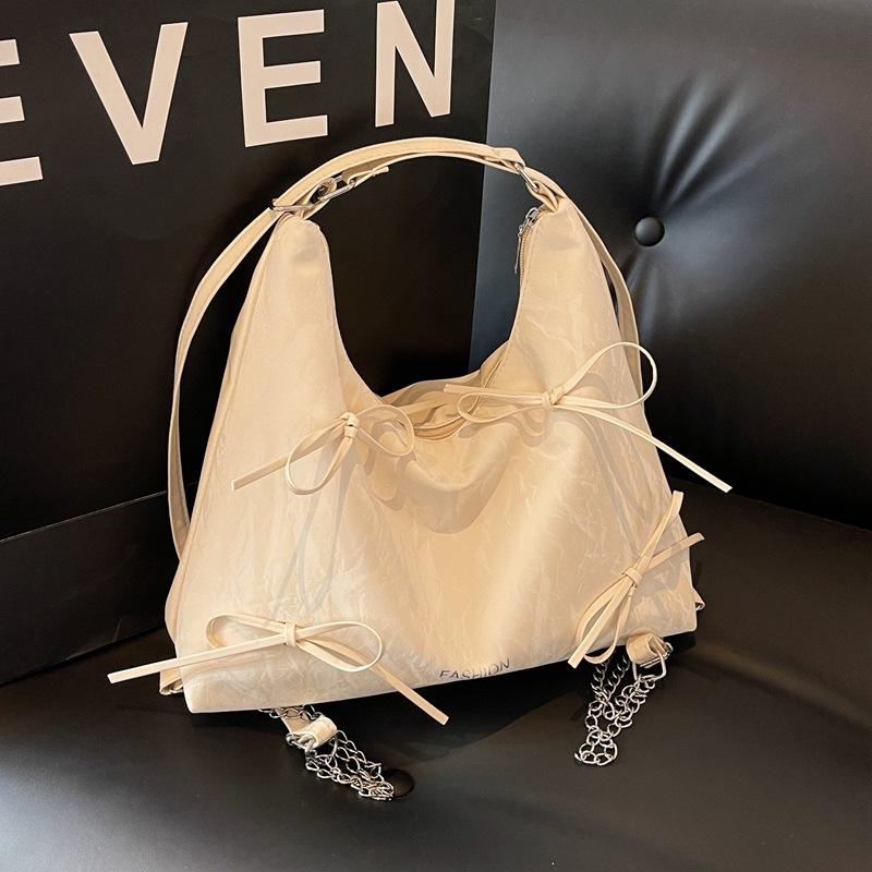 This year s popular fashion bow shoulder bag women s niche design versatile casual bag tote bag чёрный
This year s popular fashion bow shoulder bag women s niche design versatile casual bag tote bag чёрный