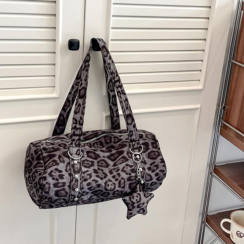 Niche Design Spicy Girl Large Capacity Camouflage Pillow Bag New Trendy Star Single Shoulder Underarm Bag 33x15x17cm фіолетовий
Niche Design Spicy Girl Large Capacity Camouflage Pillow Bag New Trendy Star Single Shoulder Underarm Bag 33x15x17cm фіолетовий