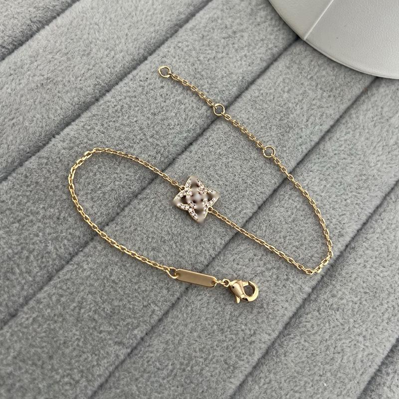 Exquisite Women s Diamond Lotus Necklace and Bracelet Set
Exquisite Women s Diamond Lotus Necklace and Bracelet Set