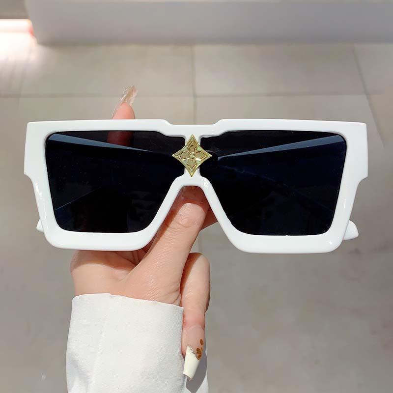 Big Spectacle Frame Frame Rectangular Sun Glasses Glasses Ladies For Men Male Luxury Designer Style Style Star Sun Eyeglasses Classic Driving As the picture
Big Spectacle Frame Frame Rectangular Sun Glasses Glasses Ladies For Men Male Luxury Designer Style Style Star Sun Eyeglasses Classic Driving As the picture