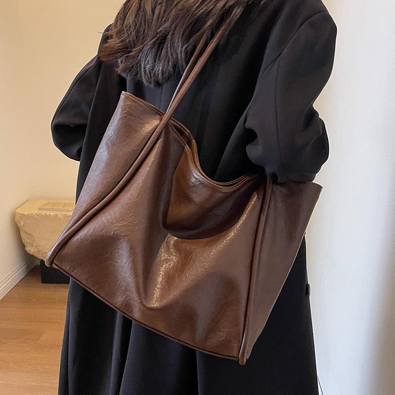 Large-capacity bag women s autumn versatile new fashion simple shoulder bag texture class tote bag чёрный
Large-capacity bag women s autumn versatile new fashion simple shoulder bag texture class tote bag чёрный