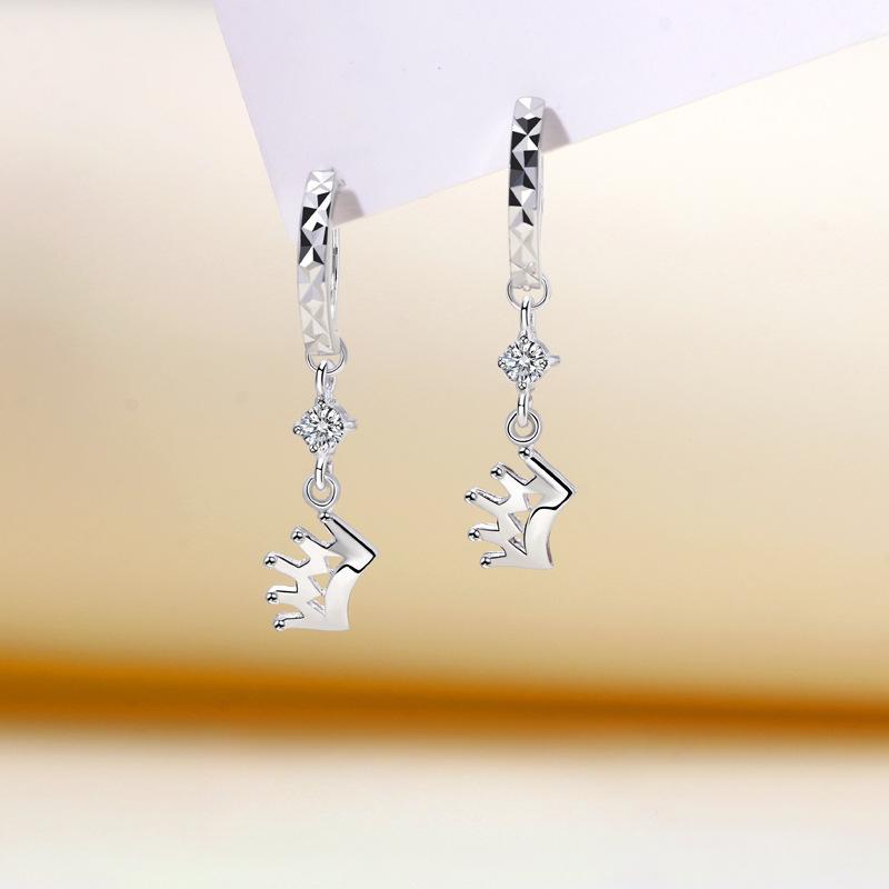 Crown Ear Buckle Women s Personality Super Flash Car Flower Fashion High Sense Earrings Versatile Jewelry Gift
Crown Ear Buckle Women s Personality Super Flash Car Flower Fashion High Sense Earrings Versatile Jewelry Gift