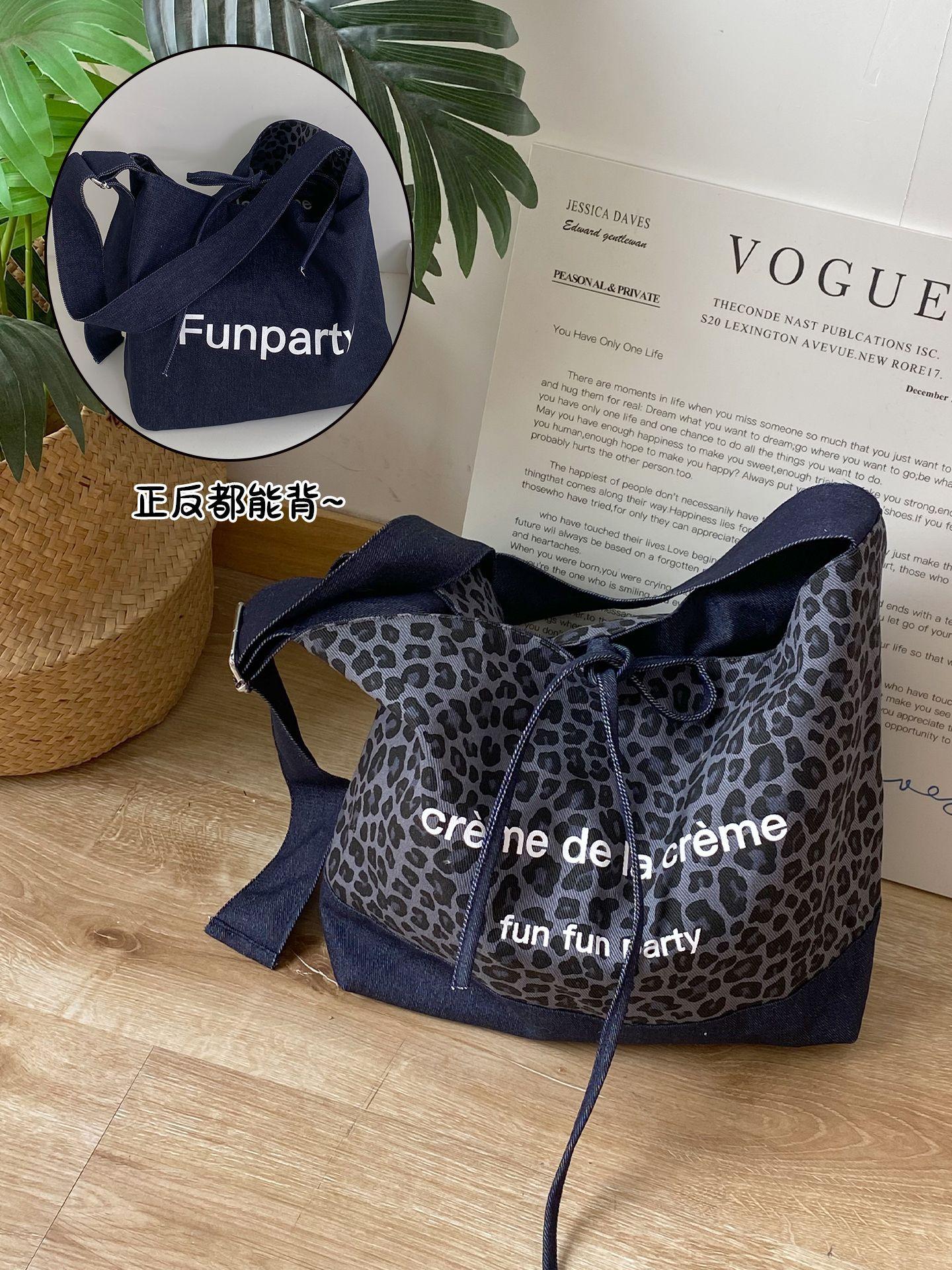 Leopard Canvas Women s Crossbody Bags Fashi Letter Female Casual Tote Handbags Double-sided Ladies High Capacity Shopping Bag сірий колір
Leopard Canvas Women s Crossbody Bags Fashi Letter Female Casual Tote Handbags Double-sided Ladies High Capacity Shopping Bag сірий колір