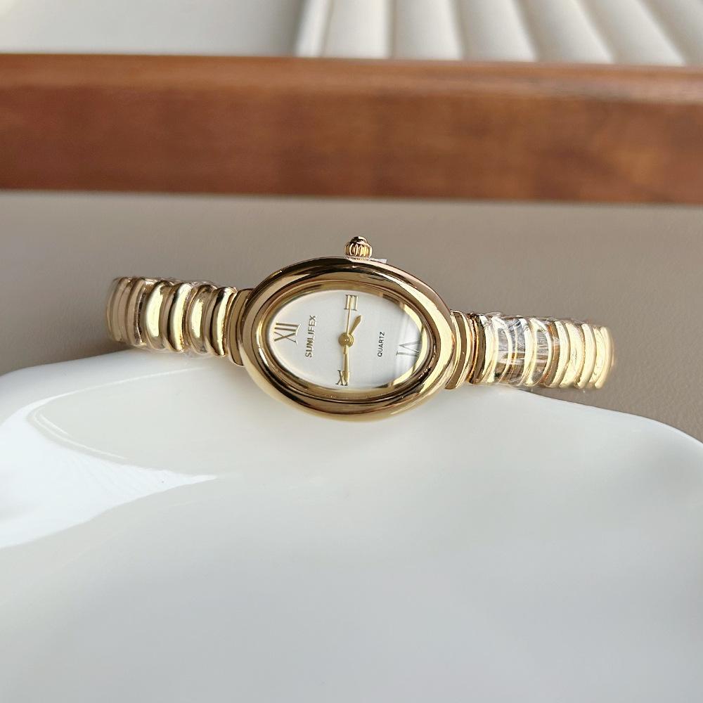 Cool Silver Gray High-End Watch Oval Bathtub Women S Watch Fashion Women S Watch
Cool Silver Gray High-End Watch Oval Bathtub Women S Watch Fashion Women S Watch