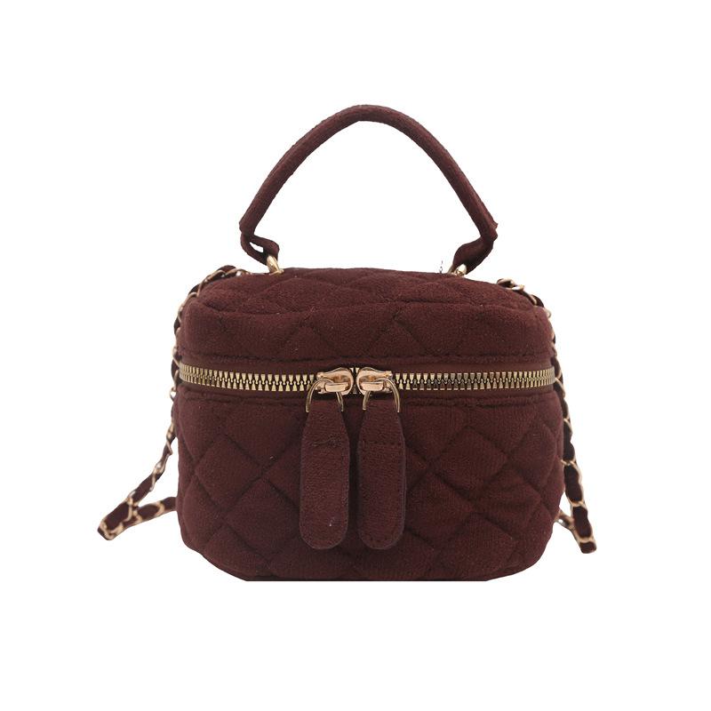 Winter new solid color suede box bag fashionable simple chain high value square single shoulder messenger women s bag
Winter new solid color suede box bag fashionable simple chain high value square single shoulder messenger women s bag