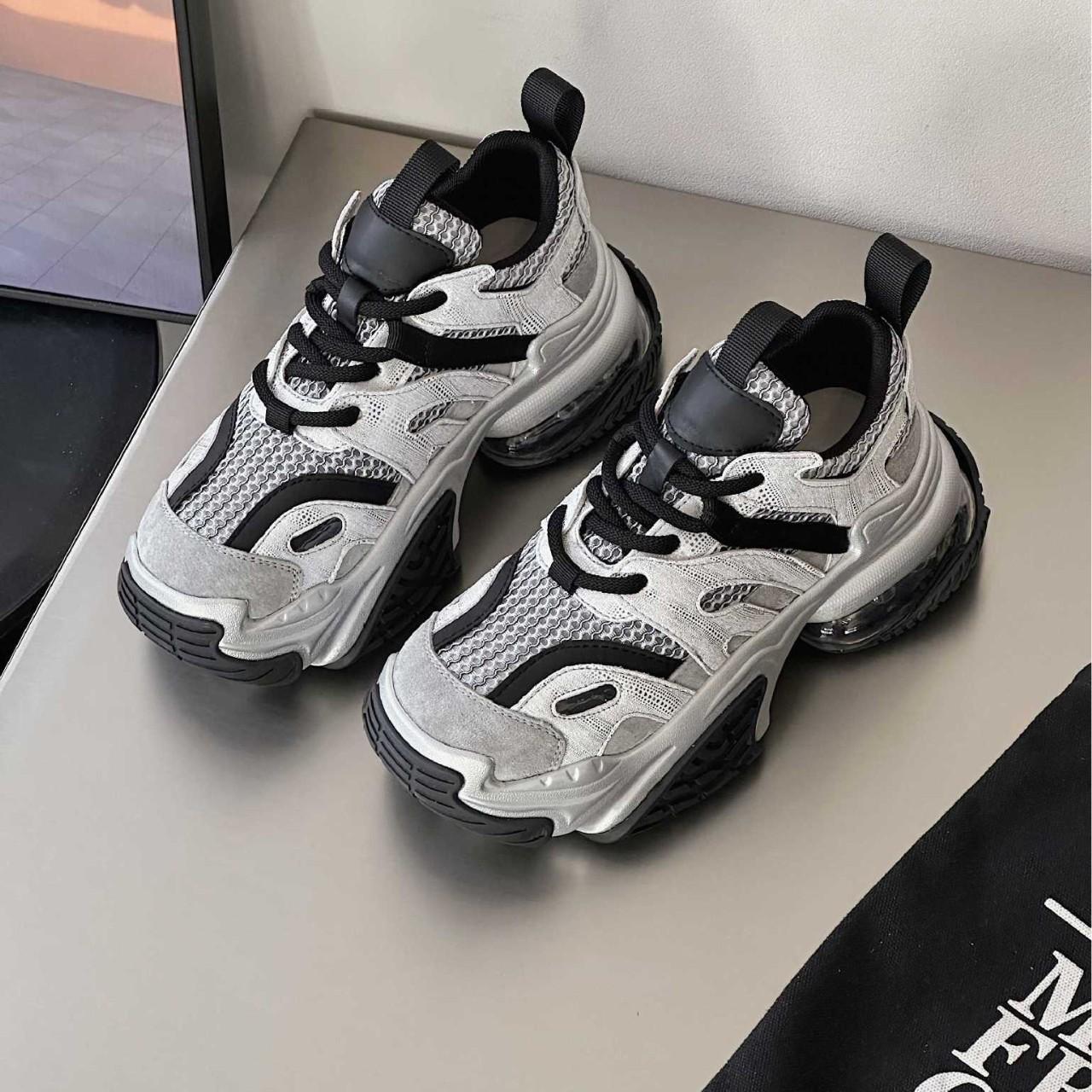 Leather thick-soled heightening casual shoes women s spring and autumn new round head lace-up soft-soled sports shoes tide 40
Leather thick-soled heightening casual shoes women s spring and autumn new round head lace-up soft-soled sports shoes tide 40