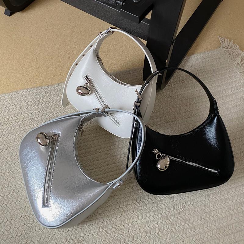 PU Crossbody Saddle Bag with Silver Ball Shoulder Bag Niche Design Shoulder Bag Small Crescent Underarm
PU Crossbody Saddle Bag with Silver Ball Shoulder Bag Niche Design Shoulder Bag Small Crescent Underarm