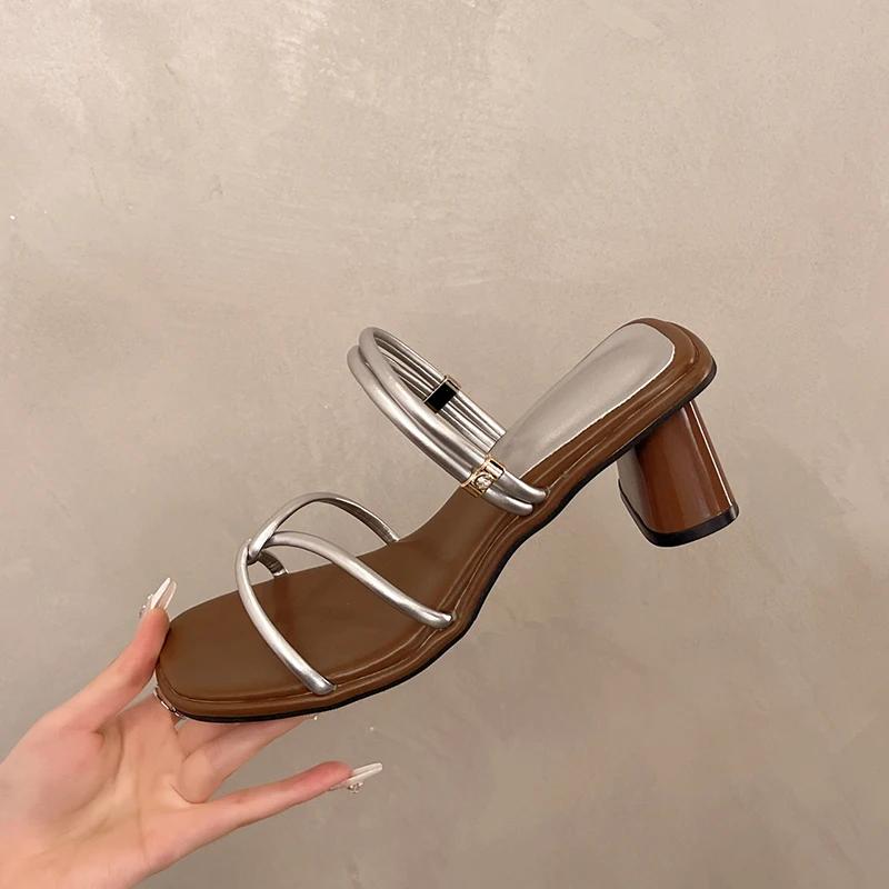 2026 New Summer Concise Narrow Band Women Slippers Fashion Thick Heels Party Pumps Mules Slide Shoes 40 срібний
2026 New Summer Concise Narrow Band Women Slippers Fashion Thick Heels Party Pumps Mules Slide Shoes 40 срібний