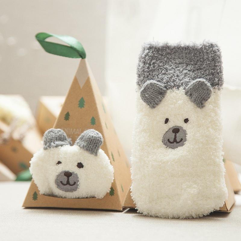 Новые носки из кораллового флиса в подарочной коробке, зимние толстые мультяшные вышитые носки до щиколотки, теплые носки Санта-Клауса S
Новые носки из кораллового флиса в подарочной коробке, зимние толстые мультяшные вышитые носки до щиколотки, теплые носки Санта-Клауса S