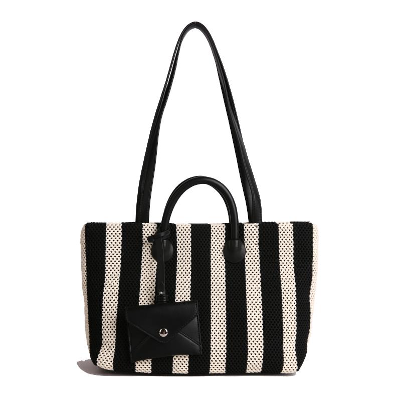 Stylish Design Summer Essential Large Capacity Shoulder & Crossbody Bags Striped Hasp Sense of Luxury Women s Handbags 2025 New
Stylish Design Summer Essential Large Capacity Shoulder & Crossbody Bags Striped Hasp Sense of Luxury Women s Handbags 2025 New