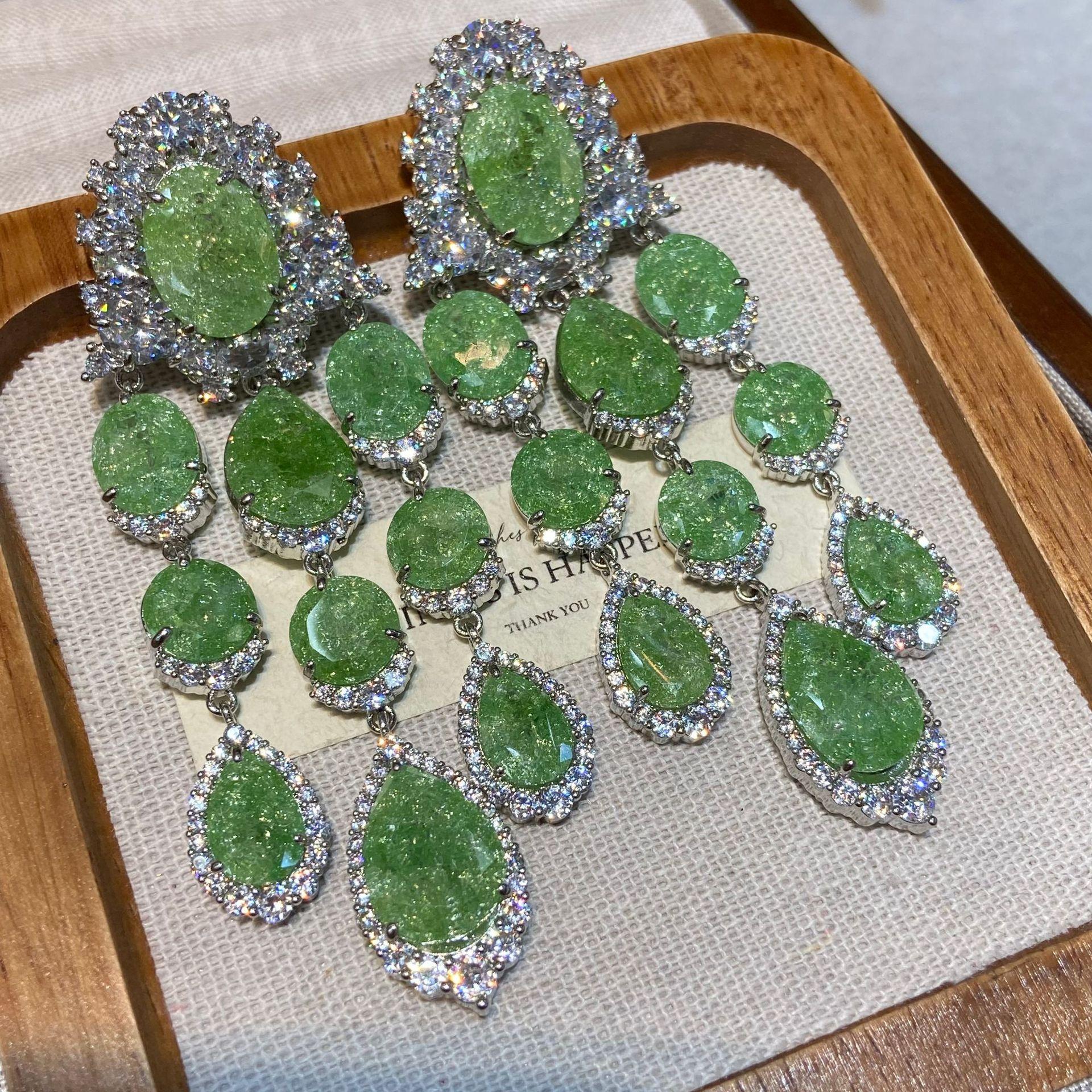 Earrings Ice Flower Zirconium Exaggerated Fashion Fringed Heavy Industry Earrings, Exquisite High-End Banquet Earrings зелений
Earrings Ice Flower Zirconium Exaggerated Fashion Fringed Heavy Industry Earrings, Exquisite High-End Banquet Earrings зелений