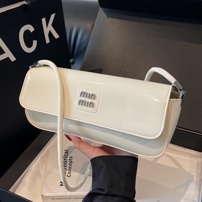 2025 новая сумка подмышку женская Сен Мэн корейская версия модный тренд сумка через плечо простая повседневная нишевый дизайн женская сумка хаки
2025 новая сумка подмышку женская Сен Мэн корейская версия модный тренд сумка через плечо простая повседневная нишевый дизайн женская сумка хаки