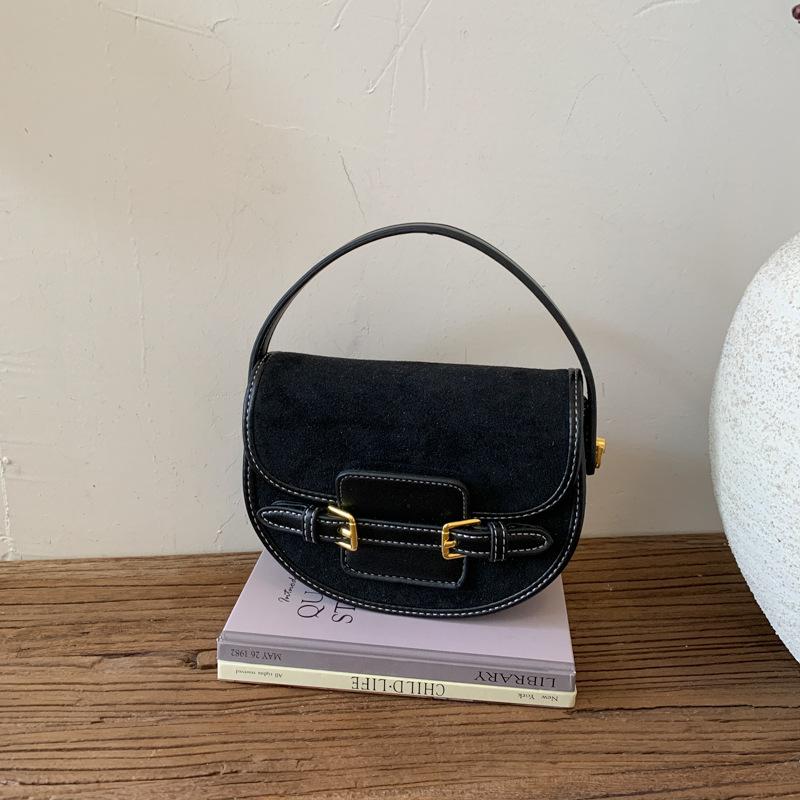 Осень и зима новая нишевая дизайнерская сумка-седло ретро универсальная сумка через плечо модная простая сумка-мессенджер сумочка чёрный
Осень и зима новая нишевая дизайнерская сумка-седло ретро универсальная сумка через плечо модная простая сумка-мессенджер сумочка чёрный