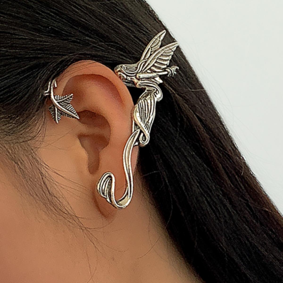 Accessories, retro devil angel three-dimensional single stud earrings, sweet and cool Halloween elf wing earrings.
Accessories, retro devil angel three-dimensional single stud earrings, sweet and cool Halloween elf wing earrings.
