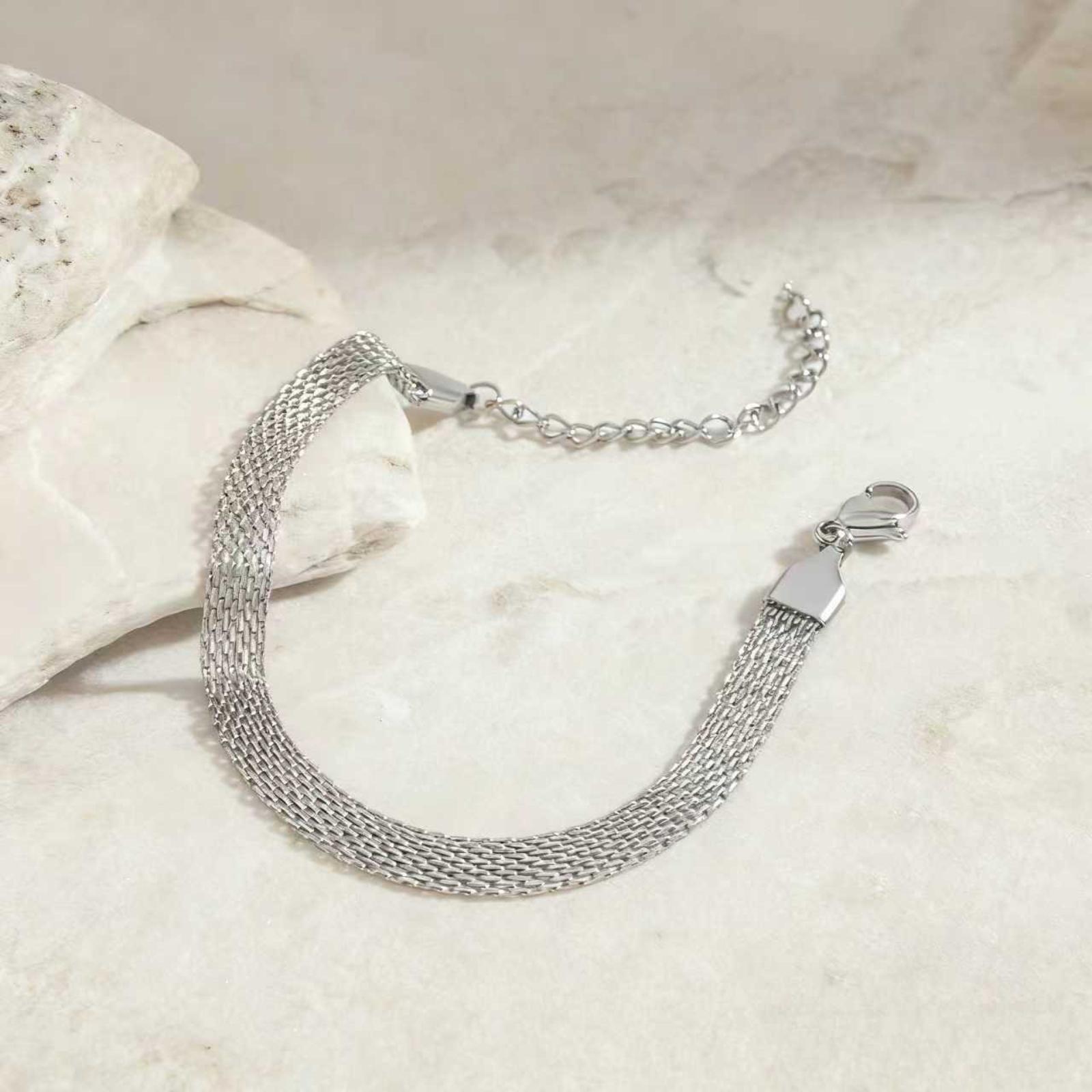 Women Mesh Chain Bracelet Adjustable Length Stainless Steel Clasp Elegant Design Minimalist Style Suitable for Daily Wear and Special Occasions One Size
Women Mesh Chain Bracelet Adjustable Length Stainless Steel Clasp Elegant Design Minimalist Style Suitable for Daily Wear and Special Occasions One Size