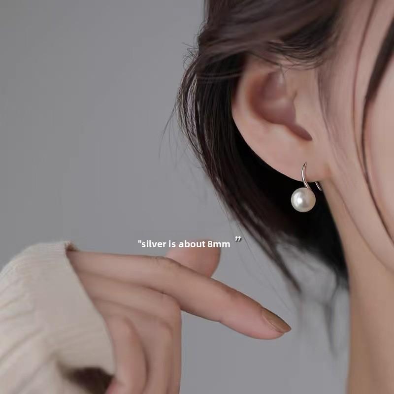 Female Light Luxury High-end Temperament Earrings 1 pair of earrings 8mm серебряный
Female Light Luxury High-end Temperament Earrings 1 pair of earrings 8mm серебряный