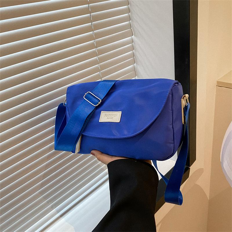 2024 весна, нова щоденна приміська жіноча сумка через плече, корейська версія, модна, повсякденна, проста, суцільна, маленька квадратна сумка синій
2024 весна, нова щоденна приміська жіноча сумка через плече, корейська версія, модна, повсякденна, проста, суцільна, маленька квадратна сумка синій