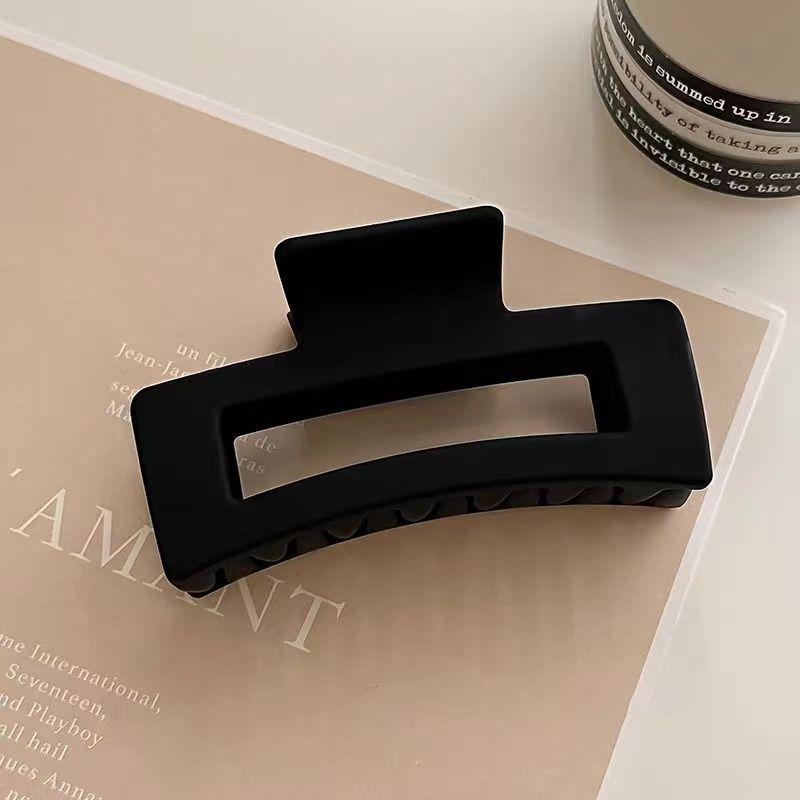 Large Solid Color Simple Style Shark Claw Hair Accessories for Women - Hollow Hair Claws 1pc чорний
Large Solid Color Simple Style Shark Claw Hair Accessories for Women - Hollow Hair Claws 1pc чорний