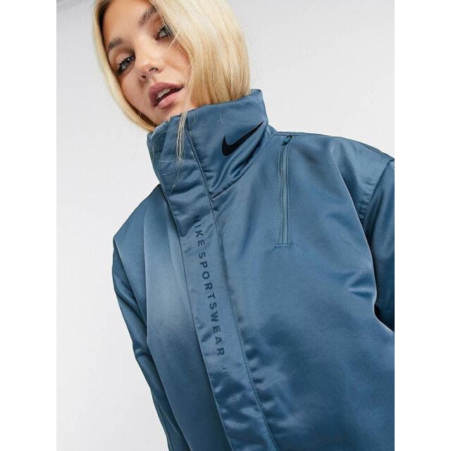 Бирюзовая куртка премиум-класса Nike с воротником с логотипом
Бирюзовая куртка премиум-класса Nike с воротником с логотипом