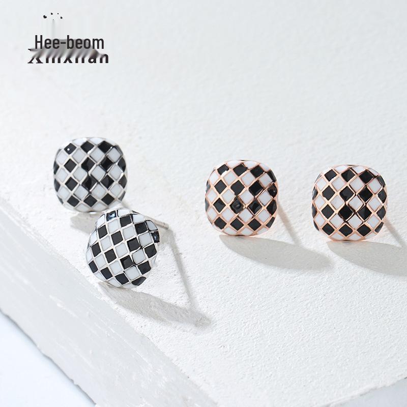 925 Sterling Silver Checkered Square Stud Earrings for Women – Minimalist Retro Geometric Design in Black and White White Gold - Small
925 Sterling Silver Checkered Square Stud Earrings for Women – Minimalist Retro Geometric Design in Black and White White Gold - Small