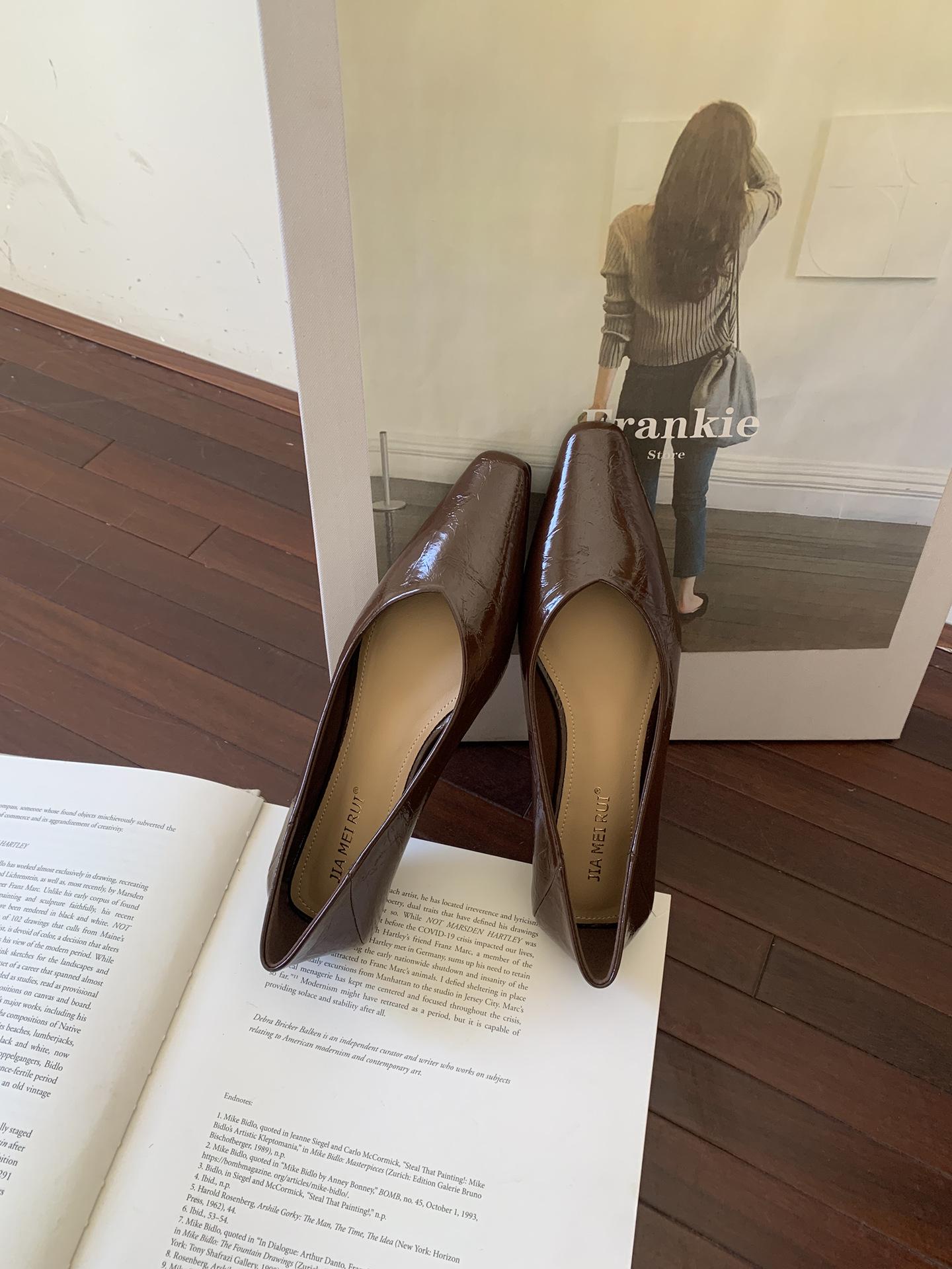 Женские слипоны из микрофибры с квадратным носком в корейском стиле 2025 38 коричневый
Женские слипоны из микрофибры с квадратным носком в корейском стиле 2025 38 коричневый