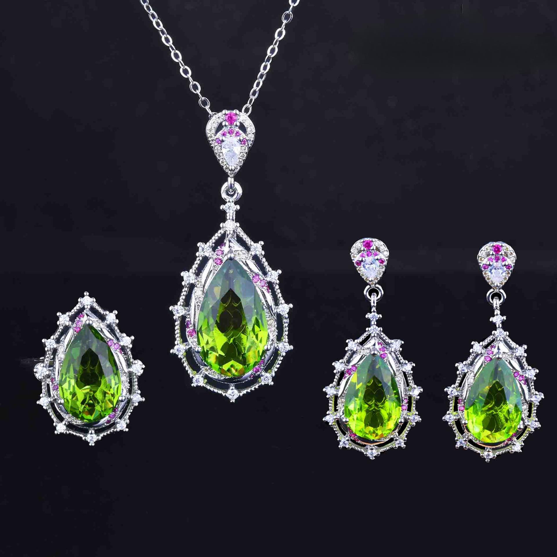 Винтажный набор сокровищ Monet Garden Water Drop Olive Green с подвеской Green Diamond Open Ring и серьгами Emerald
Винтажный набор сокровищ Monet Garden Water Drop Olive Green с подвеской Green Diamond Open Ring и серьгами Emerald