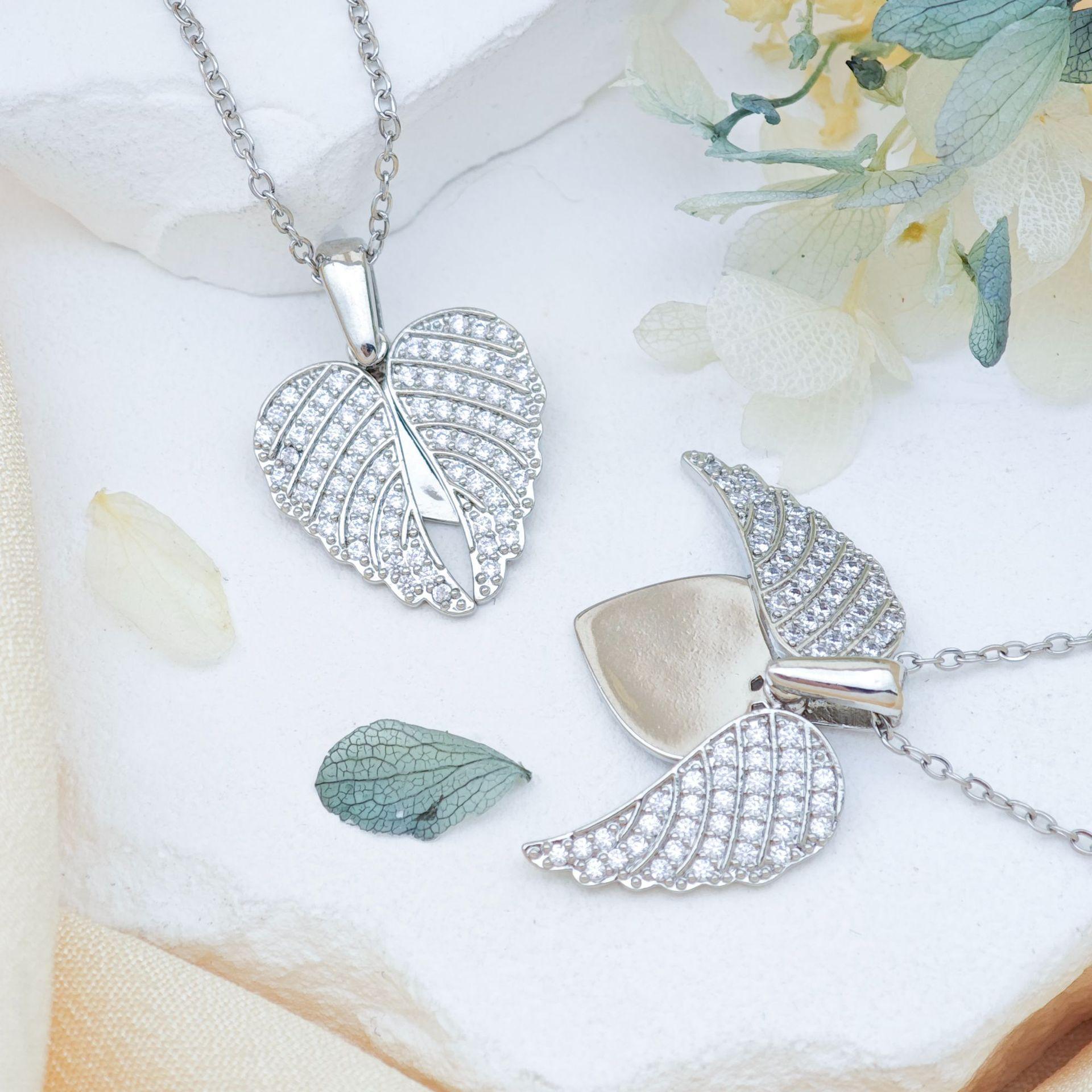 Ожерелье Европейская и Американская Индивидуальность Любовь Открывающиеся и Закрывающиеся Крылья Креативное Ожерелье Женское Простое Легкая Роскошь Универсальный Дизайн Аксессуары
Ожерелье Европейская и Американская Индивидуальность Любовь Открывающиеся и Закрывающиеся Крылья Креативное Ожерелье Женское Простое Легкая Роскошь Универсальный Дизайн Аксессуары