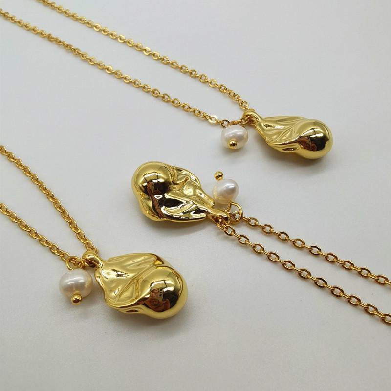 Baroque Gilded Brass Freshwater Pearl Pendant Necklace 
Baroque Gilded Brass Freshwater Pearl Pendant Necklace