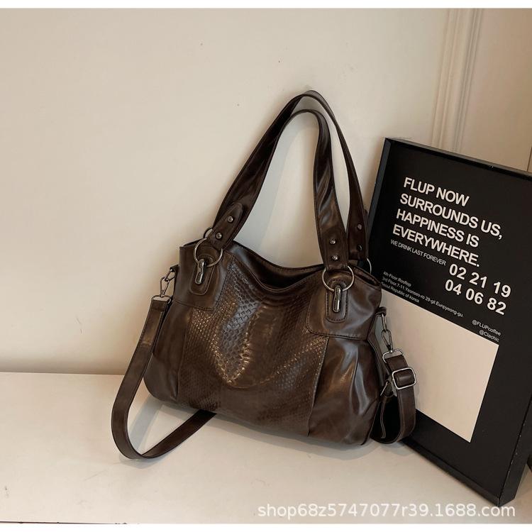 Retro large-capacity bag 2025 new high-end large-capacity versatile crossbody bag casual shoulder tote bag trend темно-коричневого
Retro large-capacity bag 2025 new high-end large-capacity versatile crossbody bag casual shoulder tote bag trend темно-коричневого