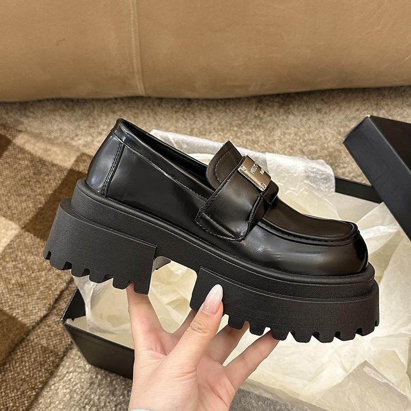 Chaobunnan small man platform casual loafers women s 2025 new leather spring and autumn British style one-pedal single shoes 35 коричневый
Chaobunnan small man platform casual loafers women s 2025 new leather spring and autumn British style one-pedal single shoes 35 коричневый
