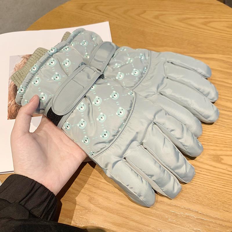 Лыжные перчатки для женщин, зимние, с полной ладонью, противоскользящие, с защитой от замерзания, с толстым бархатом, теплые, ветрозащитные и морозостойкие перчатки для мужчин One Size зелёный
Лыжные перчатки для женщин, зимние, с полной ладонью, противоскользящие, с защитой от замерзания, с толстым бархатом, теплые, ветрозащитные и морозостойкие перчатки для мужчин One Size зелёный