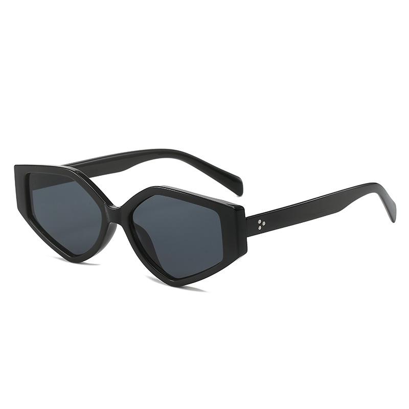 2023 Minimalist Geometric Triangle Sunglasses - European & American Fashion Street Style Regular
2023 Minimalist Geometric Triangle Sunglasses - European & American Fashion Street Style Regular
