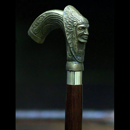 Антикварная деревянная рабочая трость с головой индейского вождя, новая ручная работа
Антикварная деревянная рабочая трость с головой индейского вождя, новая ручная работа