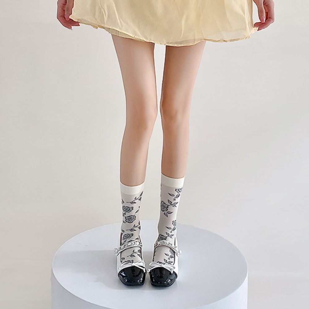 2Pairs Streetwear Retro Rose Stockings Ultra-thin Mid Tube Long Socks Sweet Flower Stockings Summer 40CM
2Pairs Streetwear Retro Rose Stockings Ultra-thin Mid Tube Long Socks Sweet Flower Stockings Summer 40CM
