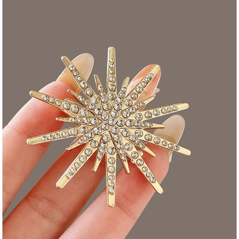 Full Diamond Star Brooch - An Elegant Accessory for Clothing and Accessories with A Waist-revealing Fastening. золотий
Full Diamond Star Brooch - An Elegant Accessory for Clothing and Accessories with A Waist-revealing Fastening. золотий