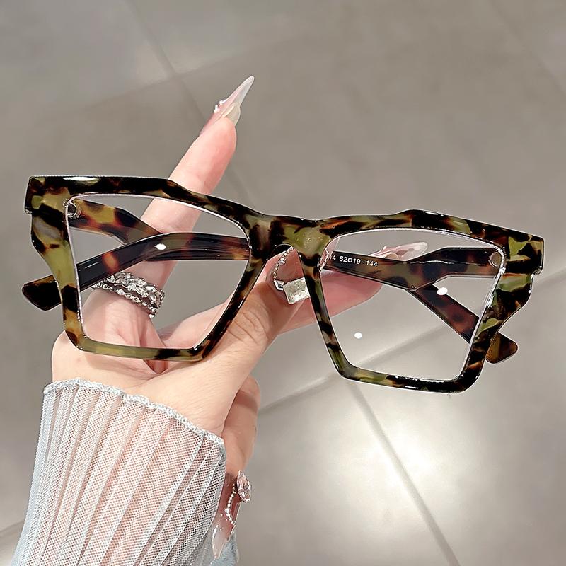 Необычные очки с защитой от синего света, причудливый и модный аксессуар для европейских и американских танцевальных вечеринок и вечеринок зелёный
Необычные очки с защитой от синего света, причудливый и модный аксессуар для европейских и американских танцевальных вечеринок и вечеринок зелёный